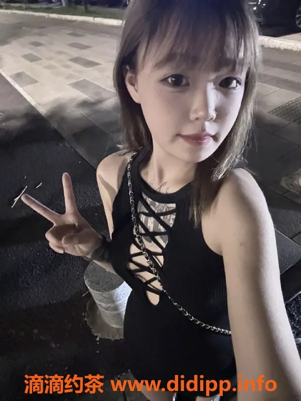 杭州楼凤-上城区萝莉CoCo♥️，19岁160cm，43kg甜美服务