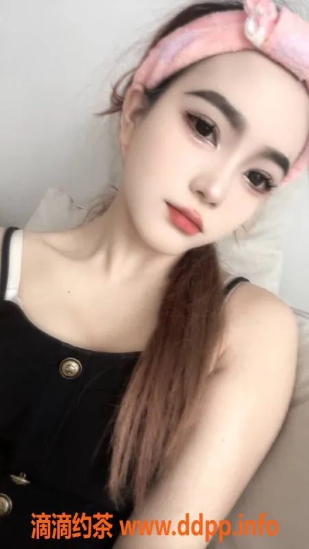 成都楼凤-成华区乐宝小美女，身高168颜值控，90斤，前后陪洗服务