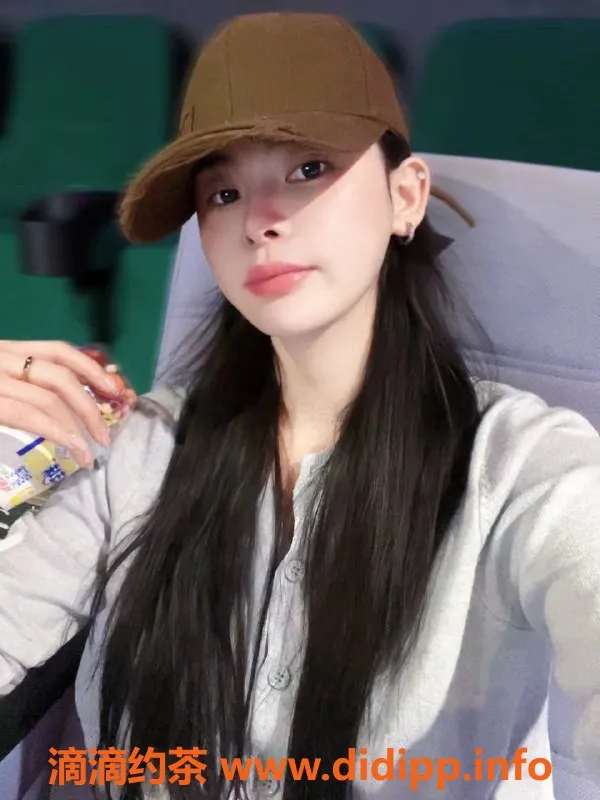 广州楼凤-天河嫩妹温以凡，1888起，视频验证