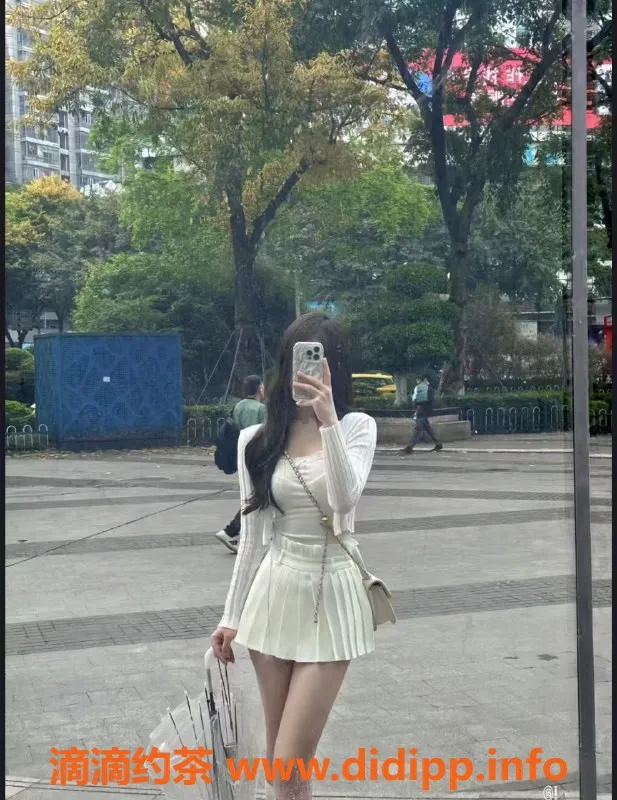 成都楼凤-成都嫩妹思思，21岁165cm，600元体验竟然不踩雷！