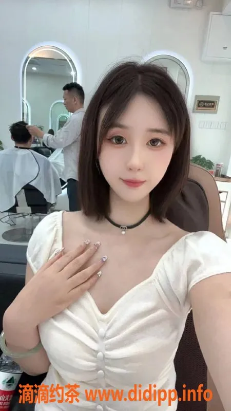 杭州楼凤-余杭小美，20岁，身材火辣，提供多种服务