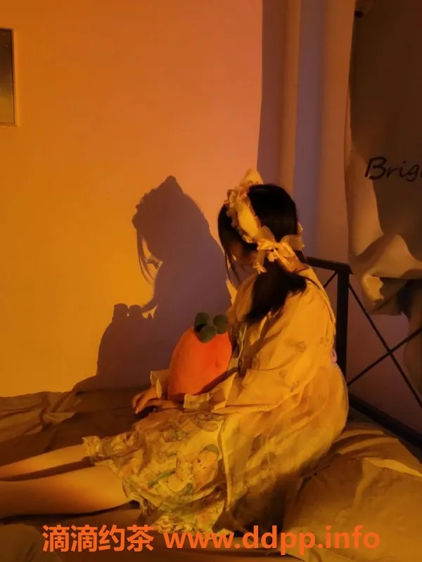 武汉楼凤-云云，清纯可人，身高165，价格实惠