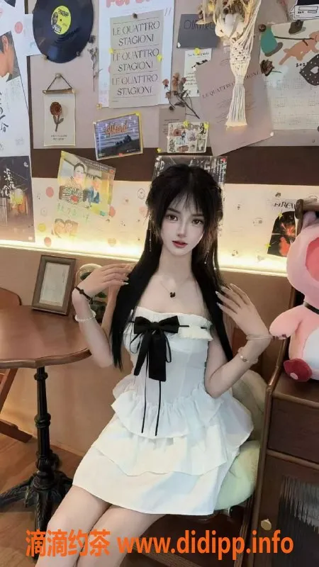 成都楼凤-锦江区炫炫，19岁C罩杯嫩妹，700起