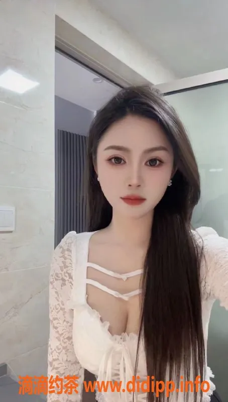 北京上门服务-朝阳叶倾仙，168cm大胸美女，携手体验按摩陪浴