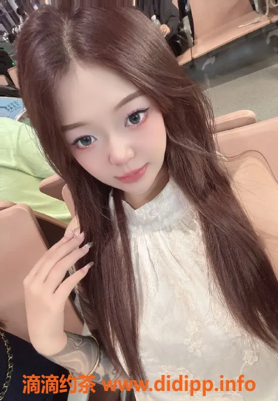 成都楼凤资源信息,【成都可乐，19岁171高，丰满巨乳，口技佳】