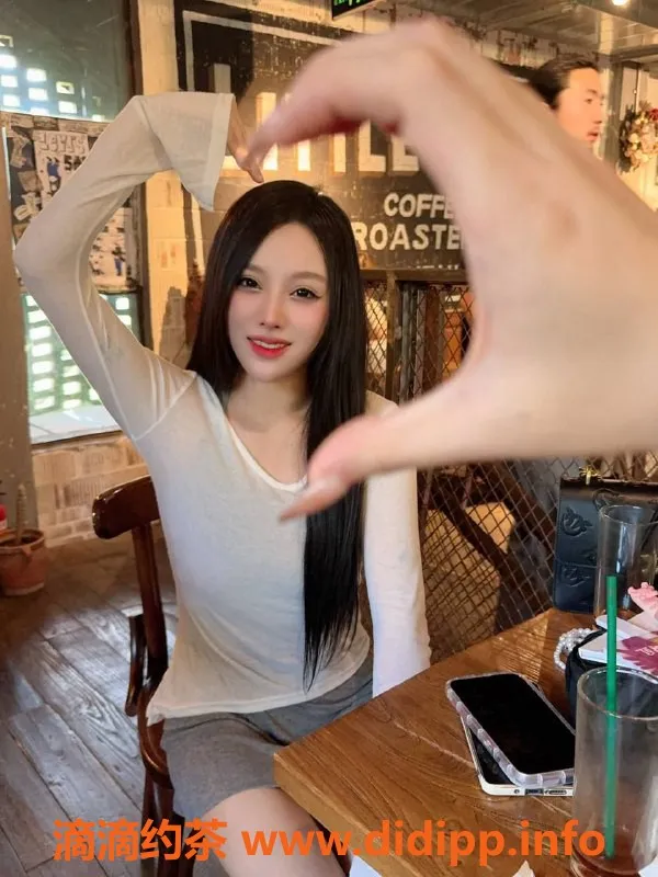 成都楼凤-24岁周周，164cm，甜美服务仅需600！