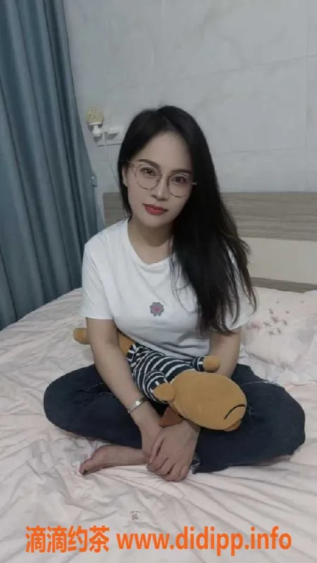 广州楼凤-广州白云小语，26岁，165cm，50kg，36C