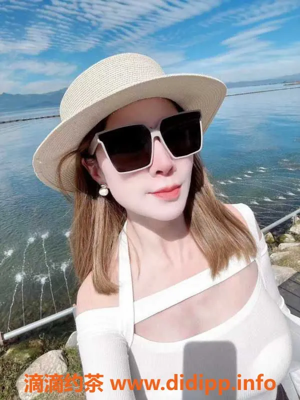 广州楼凤-广州天河兼职老师，可可，24岁，166cm，800元40分钟