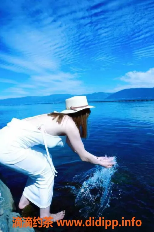 广州楼凤-广州天河兼职老师，可可，24岁，166cm，800元40分钟