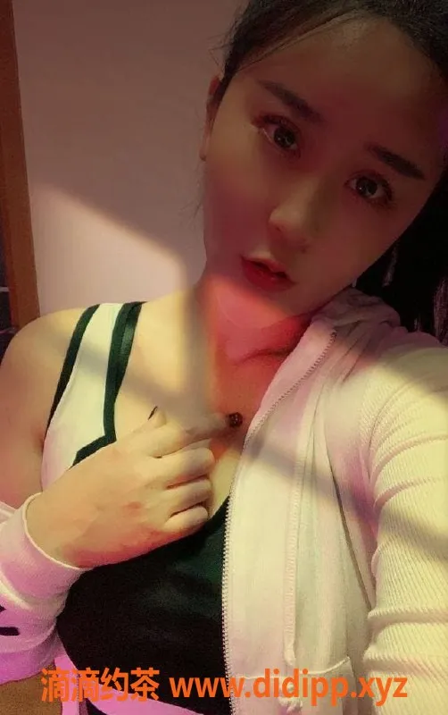 上海楼凤-上海松江区美眉，25-30岁，600元KH AA服务