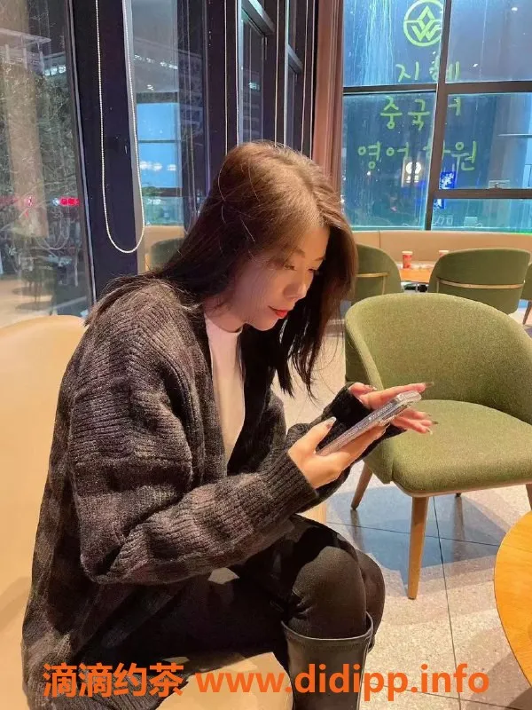 成都楼凤-成都嫩妹梓欣，23岁162身高，豪华服务仅600