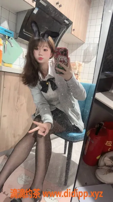 杭州楼凤-萧山童童睡不饱，嫩妹69互舔巨乳服务