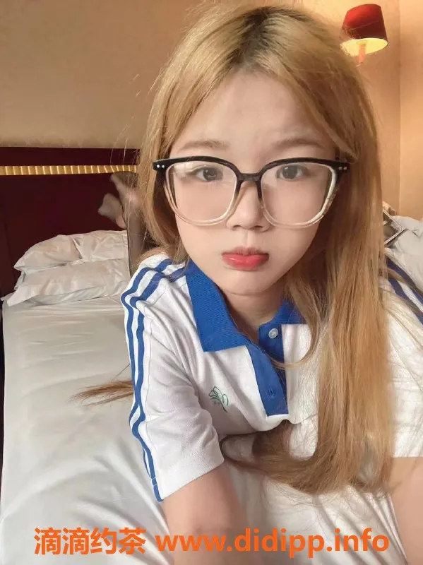 深圳楼凤-龙岗小师妹，课费800P，服务好评不断