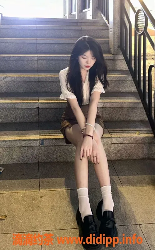 深圳楼凤资源信息,龙华小C与小A双飞，900p体验超值