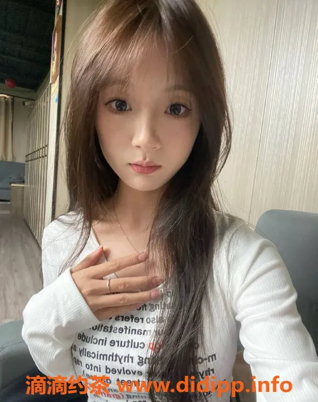 长沙楼凤资源信息,芙蓉区小穆，18岁身高165，45斤B+罩杯激情服务