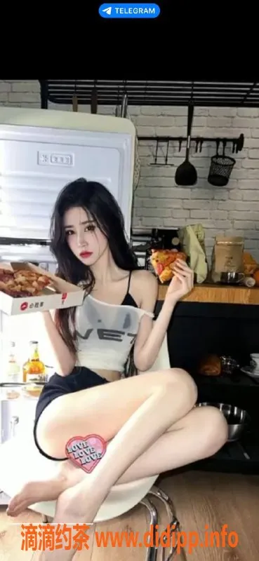 深圳楼凤-龙华大胸妹，私聊仅需898p，服务优质