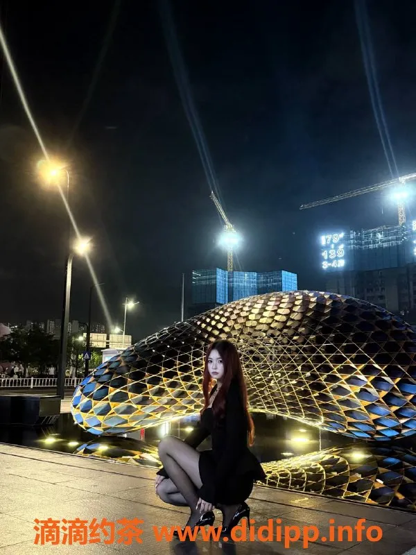 深圳楼凤-龙华曼曼，900元私密服务，尽享难忘体验