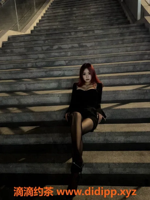 深圳楼凤-龙华曼曼，900元私密服务，尽享难忘体验