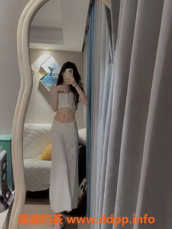 上海楼凤-闵行李泽雨，163/44KG嫩妹，制服鸳鸯浴服务
