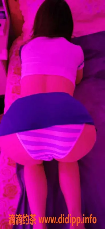 广州楼凤-广州海珠老师小琳琳，27岁165cm，快餐400起