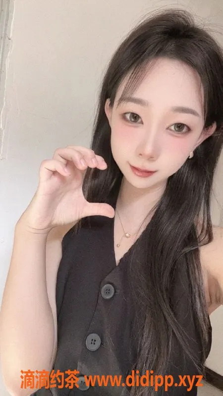 成都楼凤-成华区洁儿172高挑嫩妹，19岁B罩杯