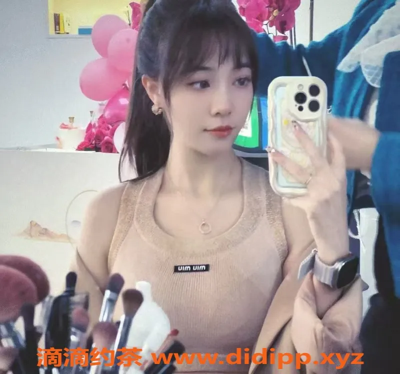 成都上门服务-成都嫩妹十七，18岁，160cm、85斤巨乳，可上门包夜