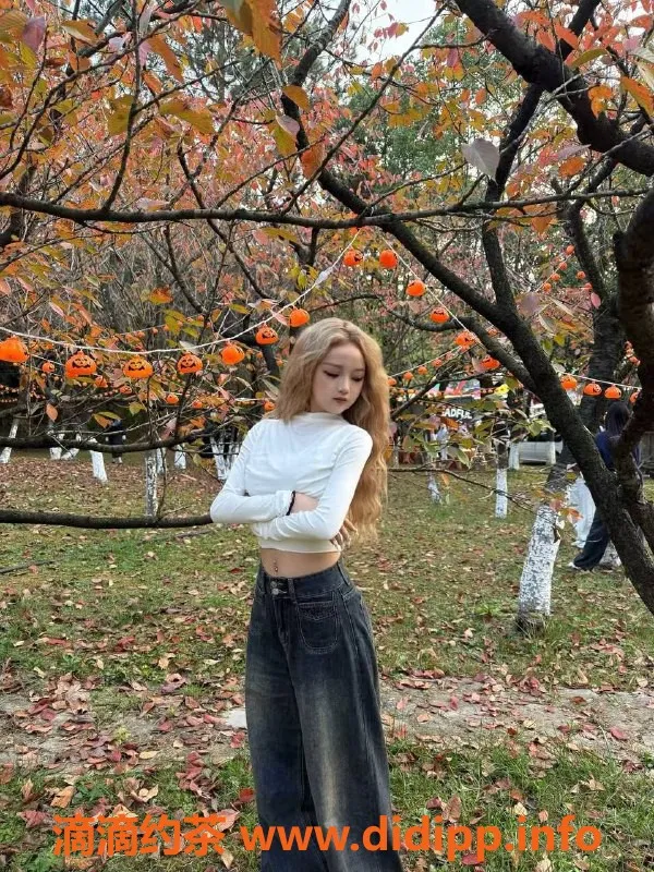 深圳楼凤-龙华小雨，800元约会，优质服务等你体验