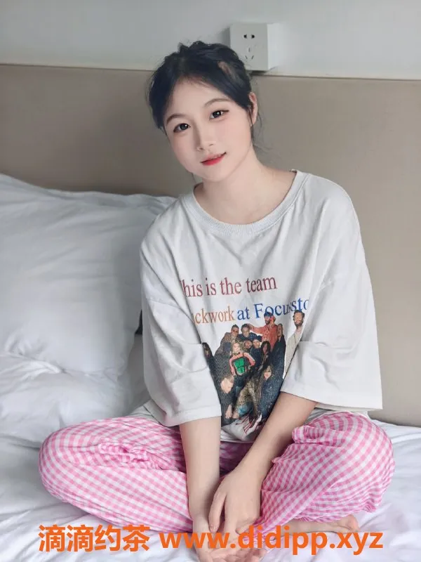 成都楼凤-成华区小葵：165嫩妹，C罩杯，白嫩大奶只需XXX元