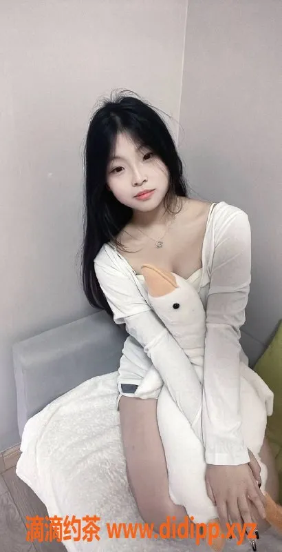 成都楼凤-成华区兔兔，身高160，体重100，B罩杯18岁嫩妹