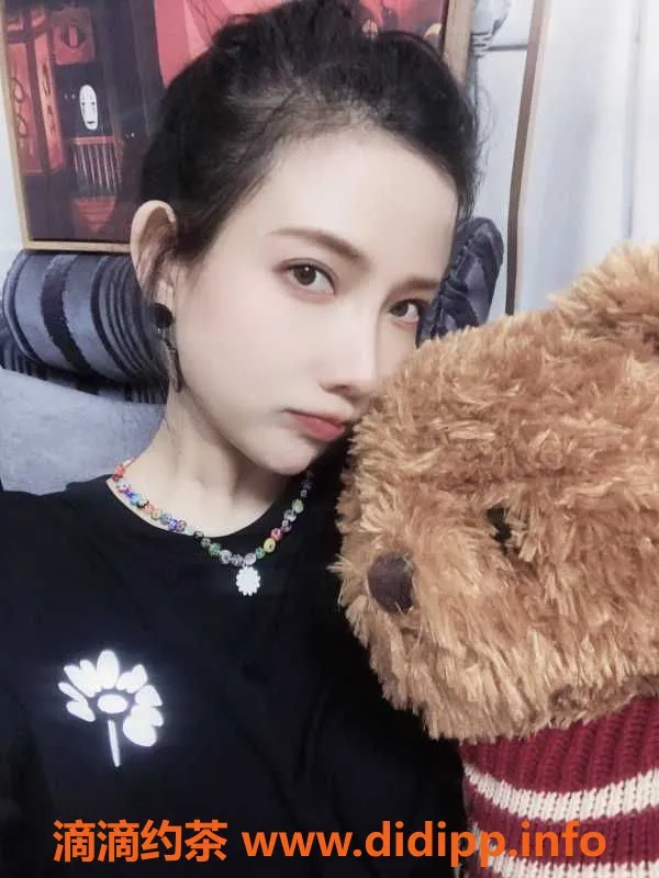 广州楼凤-天河新人乐乐，21岁，165cm，46kg精品教师