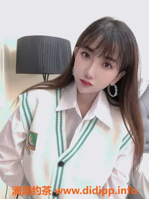 广州楼凤-天河新人乐乐，21岁，165cm，46kg精品教师