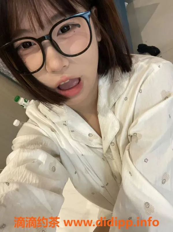 成都楼凤-成都新人司晨，160cm巨乳嫩妹，600元体验！