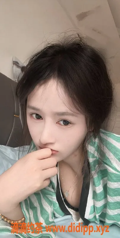 成都楼凤资源信息,成华区22岁嫩妹沐童，600元60分钟体验