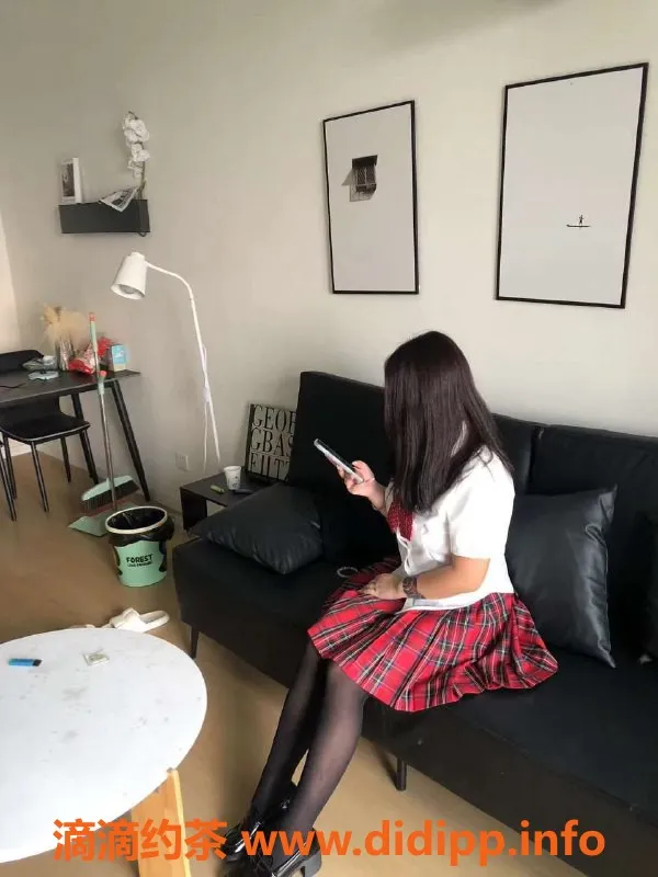 成都楼凤-成华区小灵灵微胖妹子，胸大E，上门400元