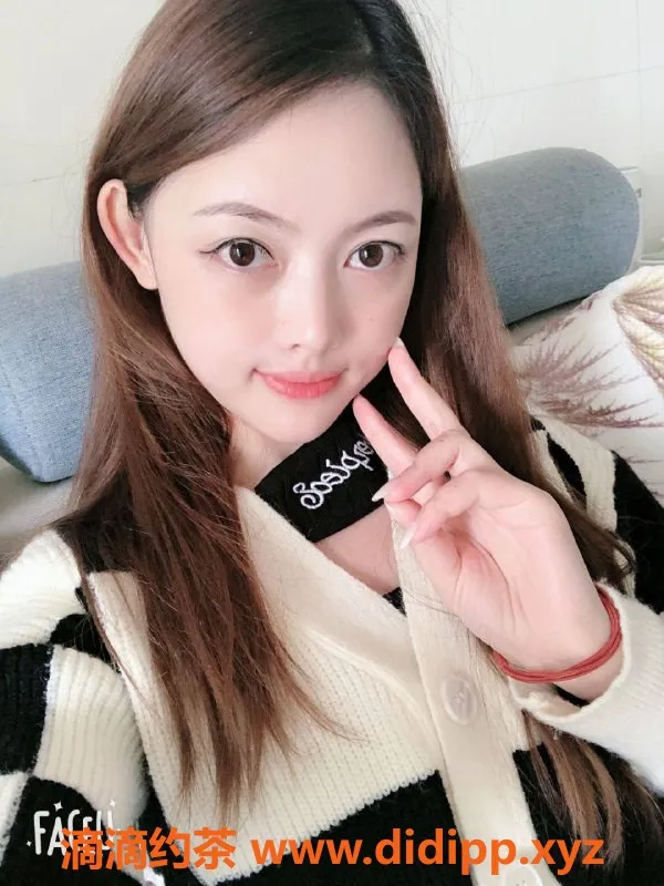 深圳楼凤-龙岗小精灵口爆、按摩服务，价格800p起