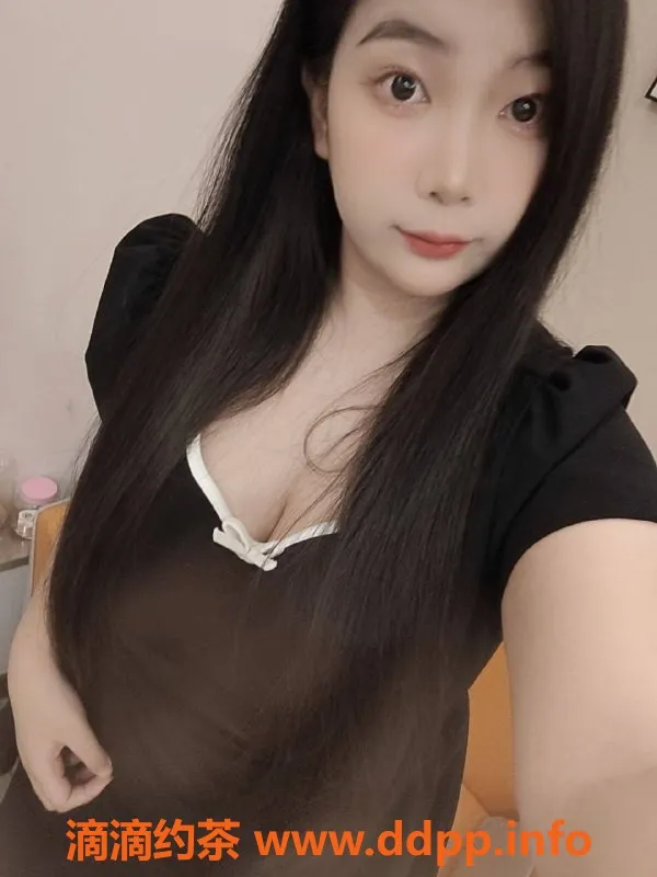 广州楼凤-荔湾少妇柒柒，550p舌吻服务等你体验！