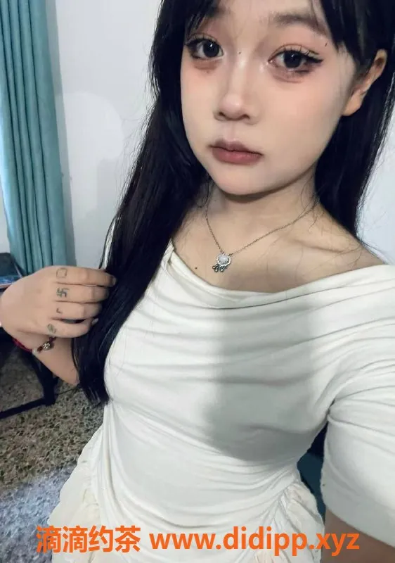 成都楼凤-成都安安，17岁匀称嫩妹，首次出击仅500元