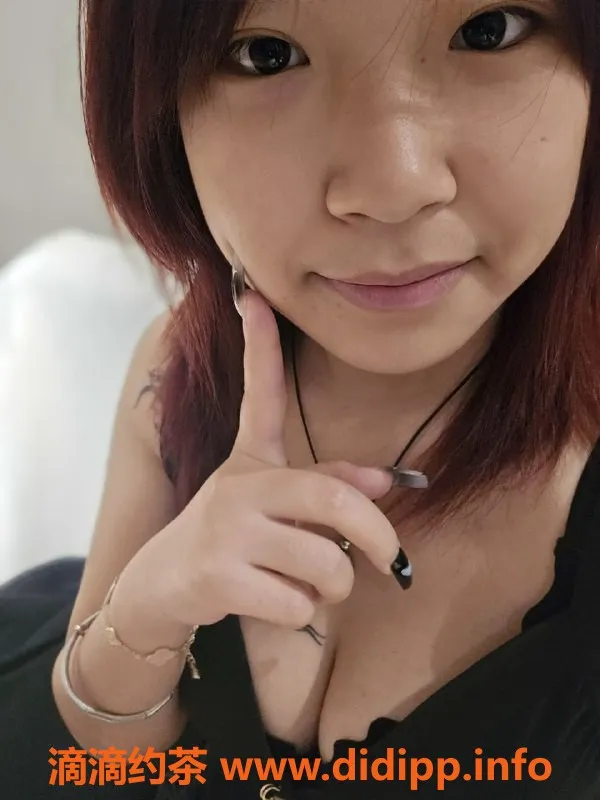 成都楼凤-成都依依，17岁，158cm匀称巨乳，400元体验