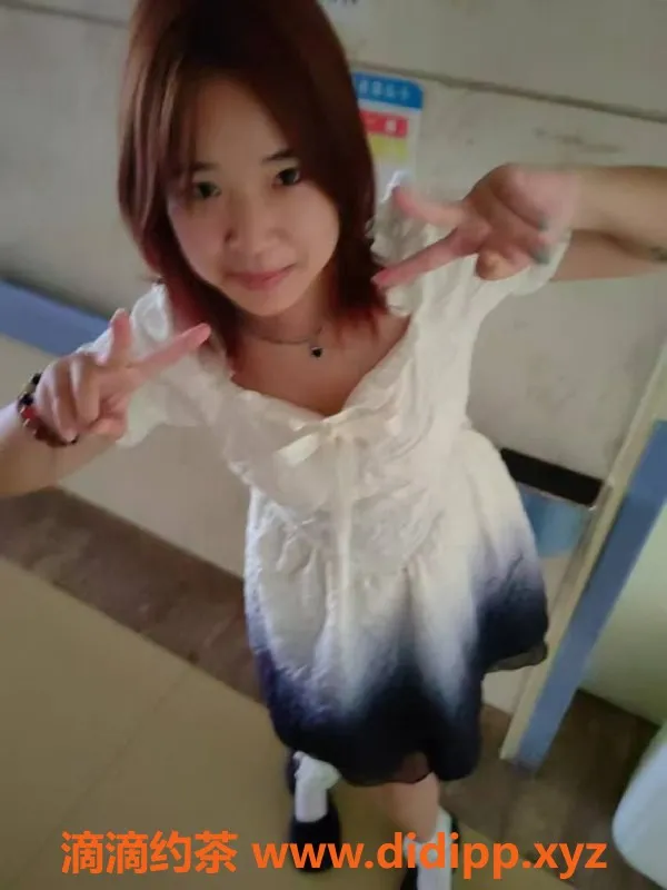 成都楼凤资源信息,成都依依，17岁，158cm匀称巨乳，400元体验