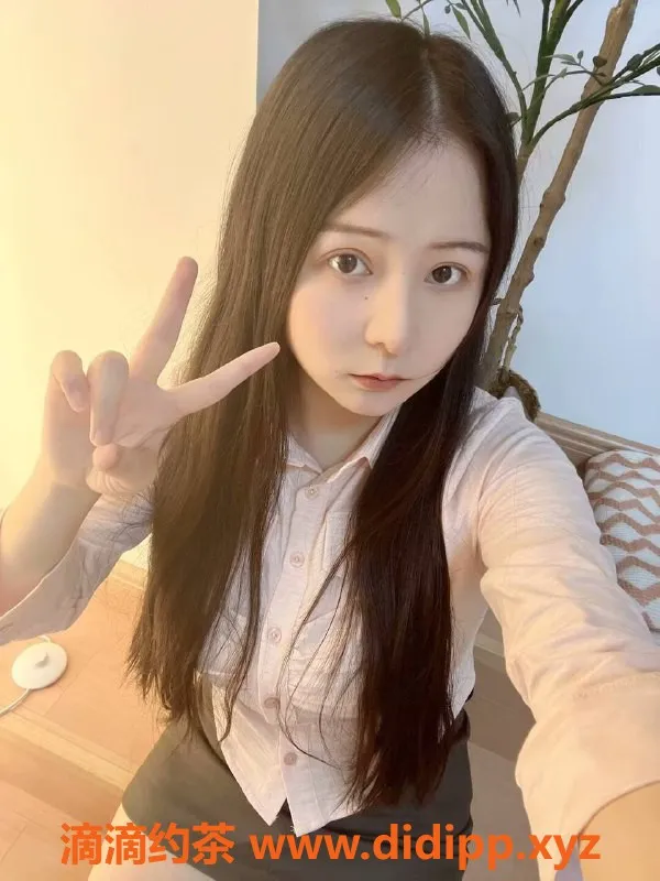 成都楼凤-川大御姐雨汐，23岁光滑肌肤，700元起服务