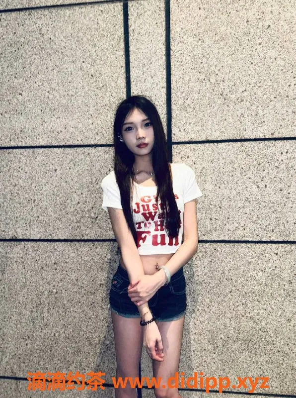 深圳楼凤-龙岗蓝莓舌吻，课程1000p/1600pp