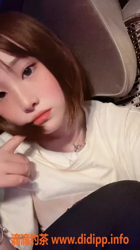 广州楼凤-广州制服老师二妹，18岁高雅魅力