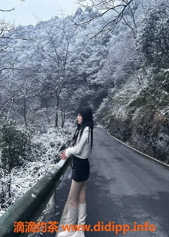 成都楼凤-成都小琪，17岁嫩妹，身高162，服务全，500一次