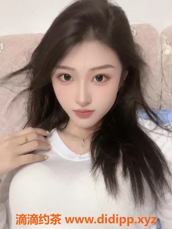 成都楼凤资源信息,成都19岁高挑嫩妹冬冬，三件套仅需600元