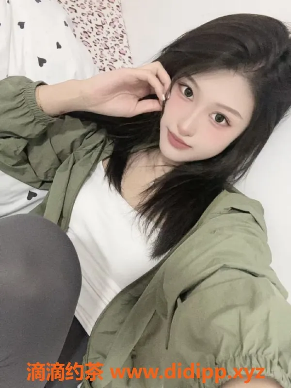 成都楼凤-成都19岁高挑嫩妹冬冬，三件套仅需600元