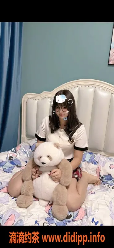 成都上门服务-成都铃铛，18岁匀称嫩妹，400元起服务