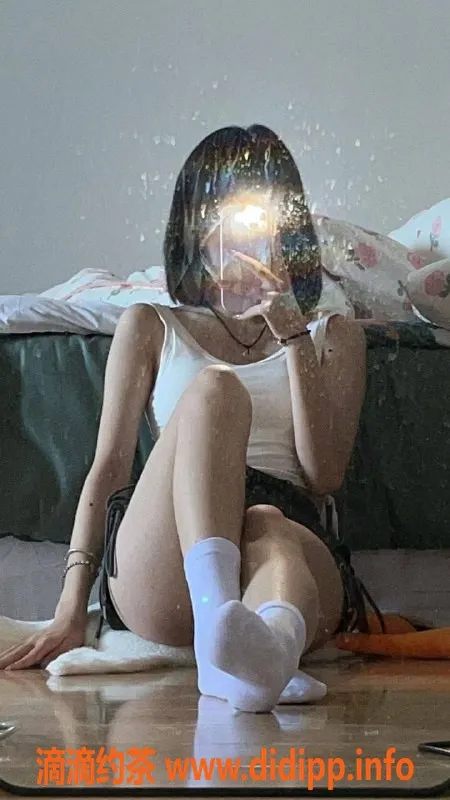 成都楼凤-新南门嫩妹鹿鹿，160cm高90斤，700元60分钟