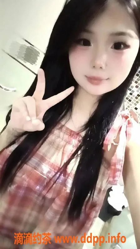 成都楼凤资源信息,成华区小雨，身高162，95斤，17岁，诱人身材值得打卡