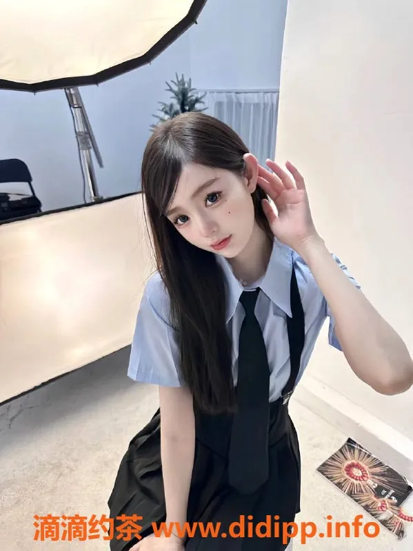 上海楼凤-普陀许诺 168cm 42kg 情趣制服服务