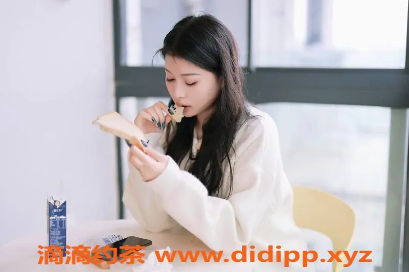 成都楼凤-武侯区依依，嫩妹6p课时费，感受不一样的陪伴